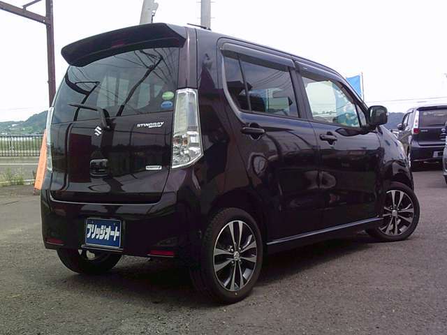 当店の展示車は全てエンジンルーム洗浄に前後フェンダー内及び下回りも洗浄済みですので御来店の際には是非のぞいて見てください！（エンジンは箱バンタイプは除く）