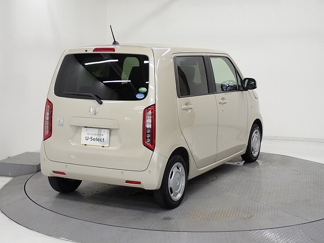 リアガラスはもちろんプライバシーガラスで周りの視線も気にならないので、お子様・ご友人もゆったりとした居住空間を満喫できるはずです！