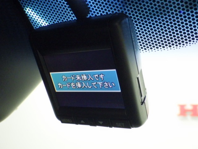 【ドライブレコーダー】衝突や急ブレーキなどを感知した場合に、撮影されている映像が保存されます。万が一の際に、直前の状況を把握する手助けとなります。