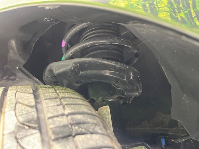 お車を安心してお乗りいただく為には、足回りの定期点検が欠かせません。サービスサポート（有償保証）では無料点検もご提供しており、安心のカーライフをお過ごしいただけるサポート体制が整っています。