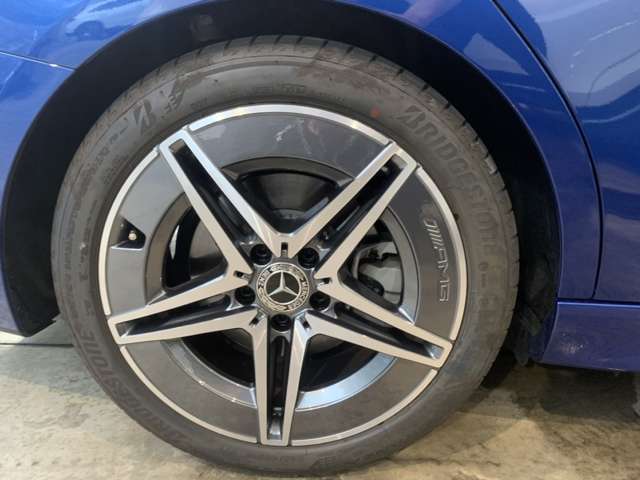 総在庫で600台ほどの取り扱いがございます。弊社デモカー使用の車両やメーカー使用の車両などもご紹介ができます。