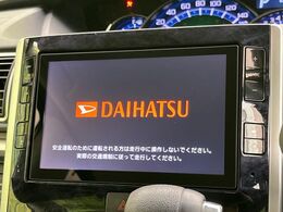 【純正ナビ】人気の純正ナビを装備しております。ナビの使いやすさはもちろん、オーディオ機能も充実！キャンプや旅行はもちろん、通勤や買い物など普段のドライブも楽しくなるはず♪