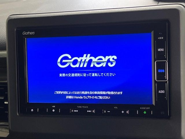 【純正ナビ】人気の純正ナビを装備しております。ナビの使いやすさはもちろん、オーディオ機能も充実！キャンプや旅行はもちろん、通勤や買い物など普段のドライブも楽しくなるはず♪