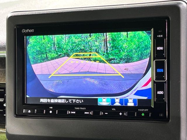 【バックカメラ】駐車時に後方がリアルタイム映像で確認できます。大型商業施設や立体駐車場での駐車時や、夜間のバック時に大活躍！運転スキルに関わらず、今や必須となった装備のひとつです！