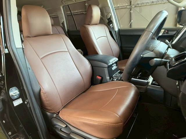 【レザー調シートカバー】を装備しており、車内の高級感がアップしております☆