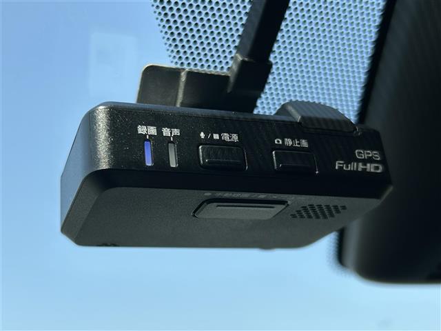 【ルームミラー】現車の確認はお電話で在庫のご確認の上是非ご来店くださいませ！ご来店の難しい方は店舗スタッフがお電話やメールで詳細をお答えさせて頂きます。