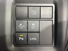 【スマートアシスト】走行中に前方の車両等を認識し、衝突しそうな時は警報とブレーキで衝突回避と被害軽減をアシスト。より安全にドライブをお楽しみいただけます。