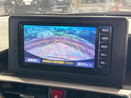 【バックカメラ】駐車時に後方がリアルタイム映像で確認できます。大型商業施設や立体駐車場での駐車時や、夜間のバック時に大活躍！運転スキルに関わらず、今や必須となった装備のひとつです！