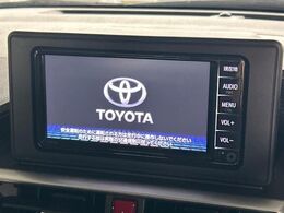 【純正ナビ】人気の純正ナビを装備しております。ナビの使いやすさはもちろん、オーディオ機能も充実！キャンプや旅行はもちろん、通勤や買い物など普段のドライブも楽しくなるはず♪