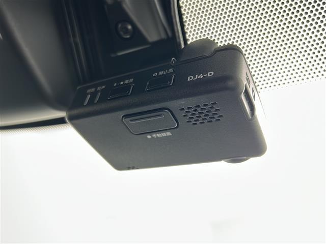 【ドライブレコーダー】映像・音声などの運転中の記録を残します。事故などを起こした起こされた時の証拠になりえますので、もしも時でも安心ですね。