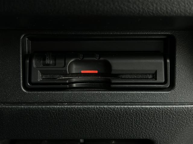 【ビルトインETC】有料道路を利用する際に料金所で停止することなく通過できる、ETC車載器（ノンストップ自動料金収受システム機器）が装備されています。セットアップを行うことで利用可能になります。