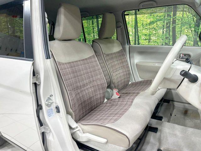 運転席シート廻りは使用感も少なく、良好な状態となっています。丁寧に使われていたことがよくわかりますね。