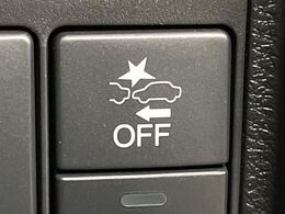 【ホンダセンシング】走行中に前方の車両等を認識し、衝突しそうな時は警報とブレーキで衝突回避と被害軽減をアシスト。より安全にドライブをお楽しみいただけます。
