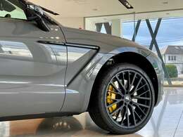 エンジンは4.0L V8ツインターボを搭載。快適でパワフルな走りをお楽しみ頂けます。