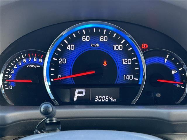 【メーターパネル】メーターまわりも鮮やかに照らし出され、デザイン、安全性ともにバッチリ！