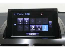 純正8型SDナビで、フルセグTV、DVDだけでなく他にもSDミュージックサーバーやUSB接続、Bluetoothなどオーディオソースが豊富です。