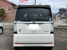 広大で開放的な展示場には、軽四から普通車、ファミリーカーまで多数取り揃えております！お客様にピッタリな1台を是非、新湊モータースでお探し下さい(^^♪