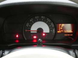 各操作スイッチは使いやすい位置に配置され、とっても見やすいメーターです。夜間時はラグジュアリーな気分にさせてくれる照明が魅力ですので、夜のドライブも楽しみになりますよ♪