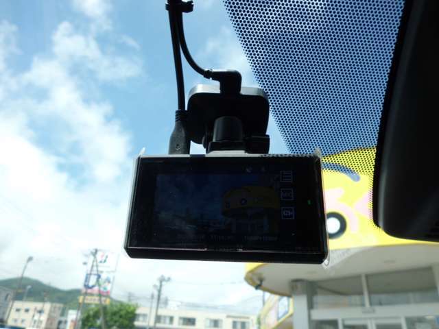 万が一の事故を記録してくれるドライブレコーダー装備！