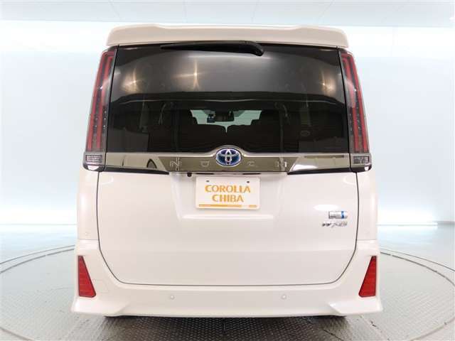 バックガイドモニターで、後方を確認しながら安心して駐車することができます。運転初心者も熟練者も必須の機能ですよ！