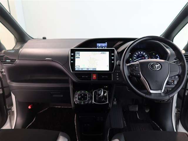 見通しのよいすっきりとした視界で、誰でも運転しやすいです。運転のしやすさは疲れにくさにも繋がりますよ♪