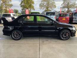 普段街乗りや通勤にも使うから実用性も大事だけど、休日のドライブも楽しみたい・・・そんな方にももってこいの1台です！！