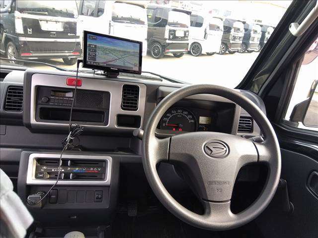 自動車保険の事ならフェニックスにお任せ♪◆保険専門部署があるから安心！◆事故・修理の相談、各種保険手続きは土日でもお電話がつながるので万が一の時でもすぐに対応させて頂きます！
