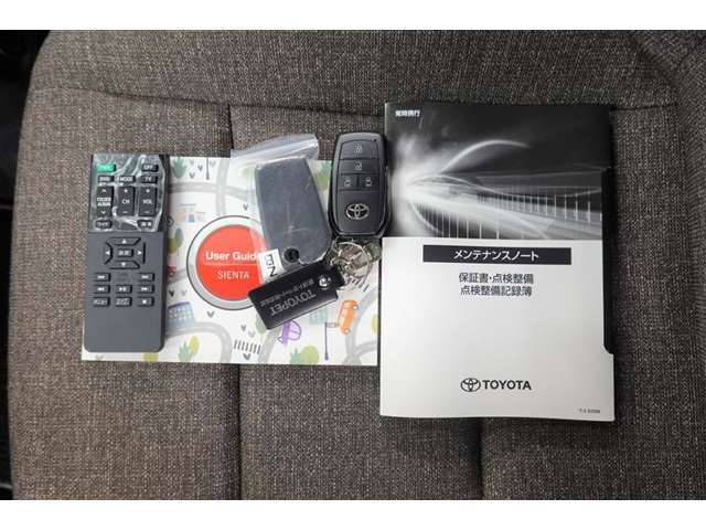 取扱説明書・メンテナンスノート・スマートキー2個・リヤモニターリモコン一式揃っております！
