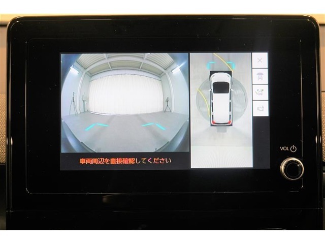 フロントビューで見通しが悪いT字路などの道でも見通し良く映し出してくれるので安心♪ ※あくまでも補助的な装置なので目視確認もお忘れなく！