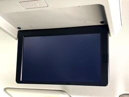 【純正10型ナビ】人気の純正ナビを装備。オーディオ機能も充実しており、Bluetooth接続すればお持ちのスマホやMP3プレイヤーの音楽を再生可能！毎日の運転がさらに楽しくなります！！