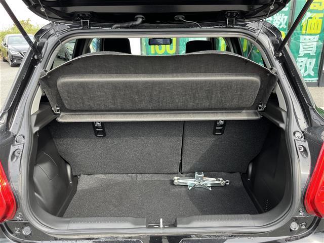 【トランク】積み込みやすくて、たっぷり積める荷室です。シートアレンジできるものは、乗車人数と荷物の量や大きさによってシートを動かすことができるので、より快適なドライブが可能です！