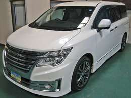 【ハイパフォーマンススペック仕様】●専用19インチ光輝アルミホイール（ダーク調）●専用チューンドサスペンション（ローダウン）●専用VDC（ビークルダイナミクスコントロール）＋ブレーキLSD