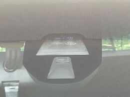 【シティブレーキアクティブシステム】低速走行中に前方の車両等を認識し、衝突しそうな時は警報とブレーキで衝突回避と被害軽減をアシスト。より安全にドライブをお楽しみいただけます。