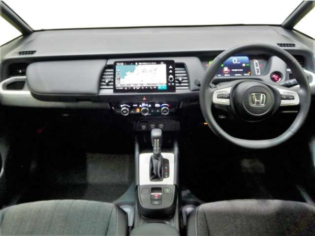 Honda車が初めての方にも扱いやすく分かりやすいインパネ周りと各種スイッチ類です。