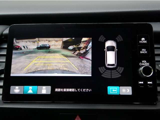 後方確認はオマカセのリアカメラ付です。雨天時や夜間のバック駐車時などで特に視界の安全確認に役立ちます。