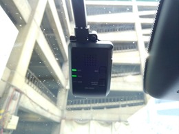 万が一の事故はもちろん快適で安全なドライブの必需品 純正ドライブレコーダーがフロントに付いています。