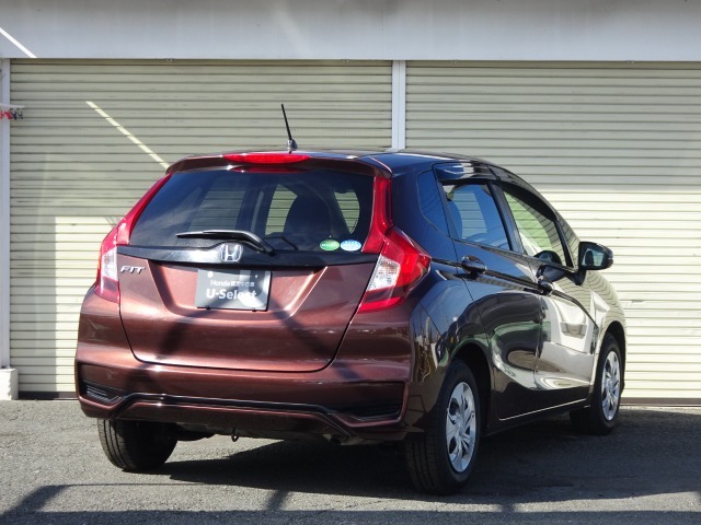 雨の日でもちょっと窓を開けて換気したい事ってありますよね。ドアバイザー付きなので雨の侵入を気にせず開けられます！