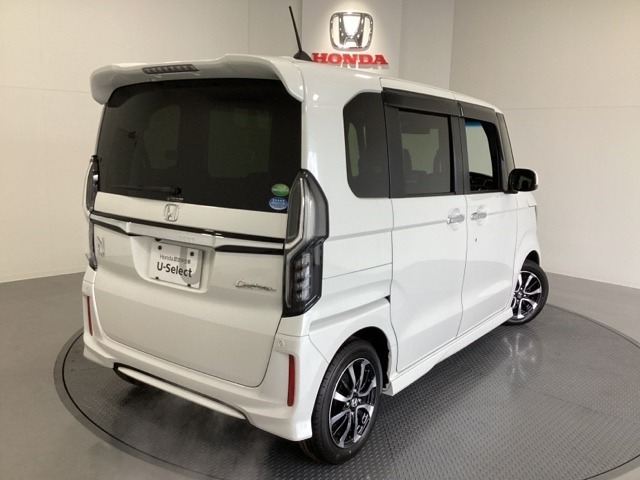 Honda認定中古車 U-Selectは3つの安心をお約束します。　1　Hondaのプロが整備した安心。 2　第三者機関がチェックした安心。　3　購入後もHondaが保証する安心。