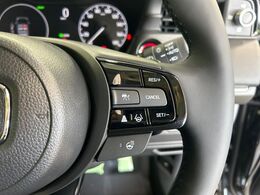 【アダプティブクルーズコントロール】高速道路での長距離走行が楽に！！自動で速度を保つクルーズコントロールが、衝突軽減システムと連携し、前方の車両を感知して車間を保つように速度調節してくれます！！