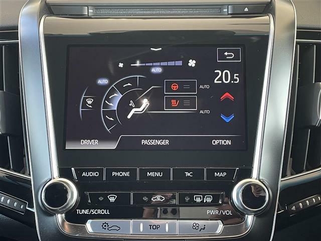 【エアコン調節画面】センター画面内には、エアコン調節画面が入っております。運転席/助手席の独立調節可能です