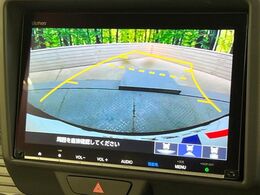 【バックカメラ】駐車時に後方がリアルタイム映像で確認できます。大型商業施設や立体駐車場での駐車時や、夜間のバック時に大活躍！運転スキルに関わらず、今や必須となった装備のひとつです！