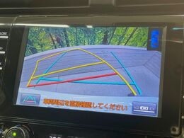 【バックカメラ】駐車時に後方がリアルタイム映像で確認できます。大型商業施設や立体駐車場での駐車時や、夜間のバック時に大活躍！運転スキルに関わらず、今や必須となった装備のひとつです！