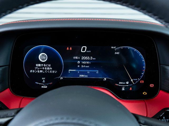 無駄を省いたシンプルなデザインのメーターパネル。