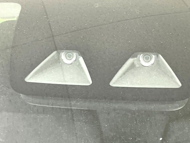 【スマートアシスト】走行中に前方の車両等を認識し、衝突しそうな時は警報とブレーキで衝突回避と被害軽減をアシスト。より安全にドライブをお楽しみいただけます。