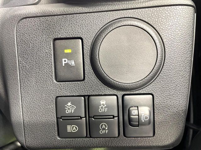 【アイドリングストップ】赤信号や渋滞で停車した際にエンジンを停止し、無駄な燃料の消費を抑えます。燃費向上や環境保護につなげる機能♪エンジンはブレーキを離せば再始動します。