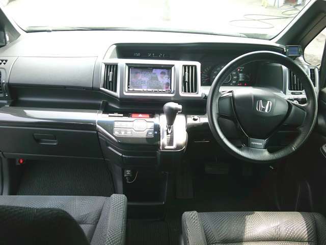 全方位で視野が広く、運転しやすいです☆足元広々ゆとりあり☆