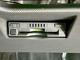 人気のオプション、ビルトインETC付き！料金所もノンストップ通過で渋滞知らず！後から付けると2万円前後はするオプションですので、最初から付いているのは嬉しいですね！