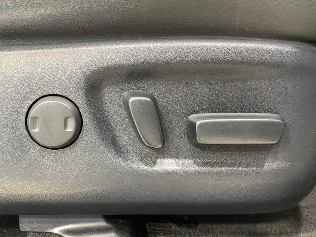 【パワーシート】スイッチ一つで簡単にシートの微調整が可能！電動だから力もいりません！快適なシートポジションにセットして、快適なドライブをお楽しみください。