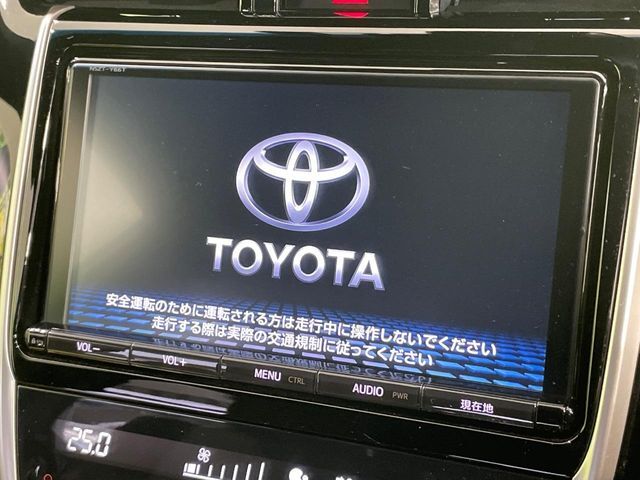 【純正9型ナビ】人気の純正9型ナビを装備しております。ナビの使いやすさはもちろん、オーディオ機能も充実！キャンプや旅行はもちろん、通勤や買い物など普段のドライブも楽しくなるはず♪