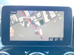 ●純正ナビ:一体感のあるナビは、高級感ある車内を演出してくれます。オーディオ機能も充実しておりますので、運転もより楽しめます♪